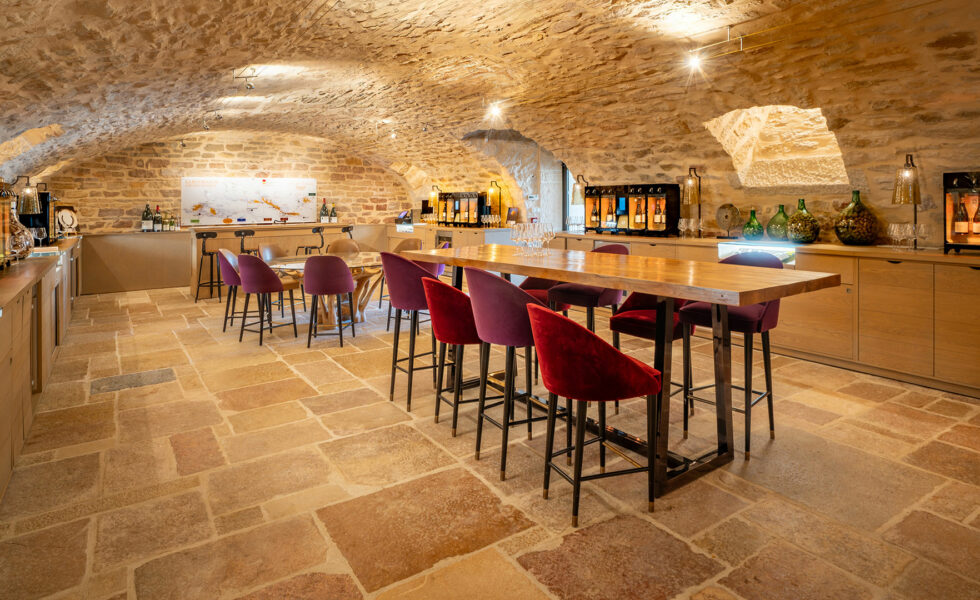 Distributeur de vin au verre Digital Digby en libre-service à l'hôtel Les 7 Fontaines à Tournus