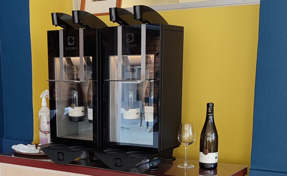 Distributeur de vin au verre 4 bouteilles Digby Le Duo dans le Lycée Professionnel Hôtelier La Vidaude