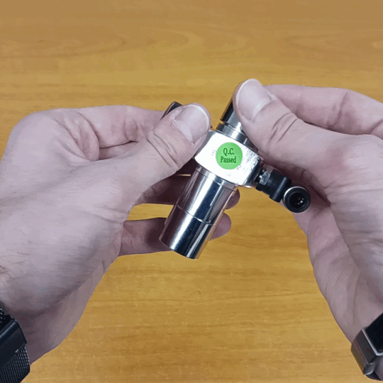 Préparation du détendeur distributeur de vin au verre deux bouteilles