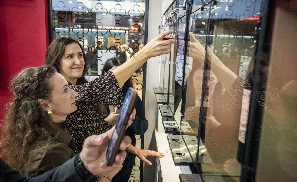 Castel Frères Wine Paris - distributeur de vin au verre Digital Digby